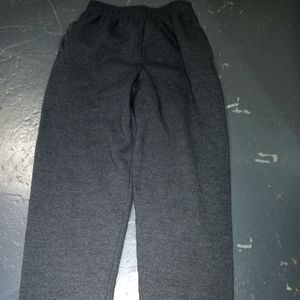 Boys Hanes Sweatpants- Size Large (10/12) "closer to a medium"